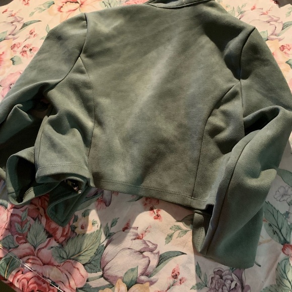 Loved to be Loved Woman’s Crop Jacket Size 12 Ling sleeves and Zipper - Picture 7 of 7